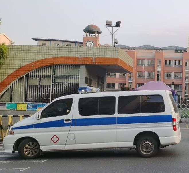 柳城救护车出租护送骨折病人一公里多少钱